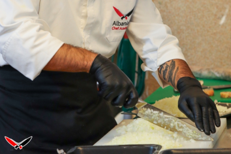 Certifikim dhe Punesim i Garantuar. Ndiq kursin per Kuzhinier dhe hap dyert e te ardhmes tende!